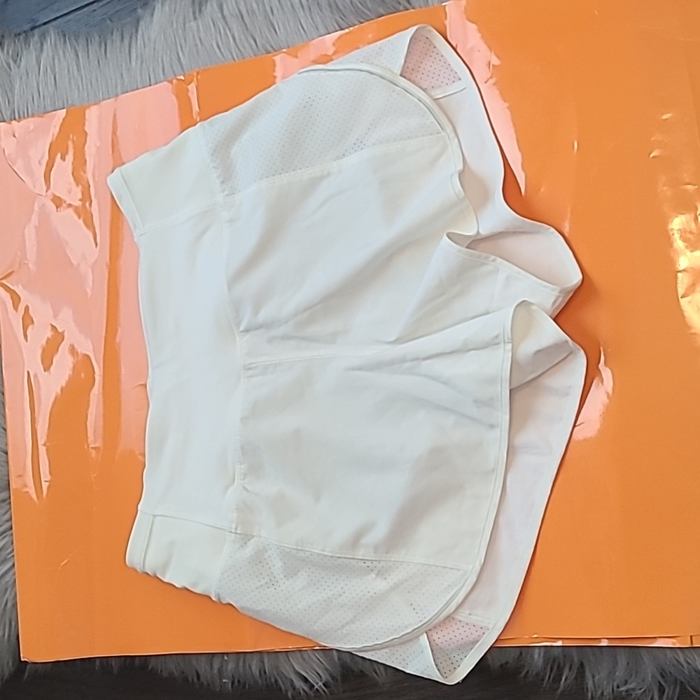 Lululemon real quick hi-rise short perforated 3.5" white/off white